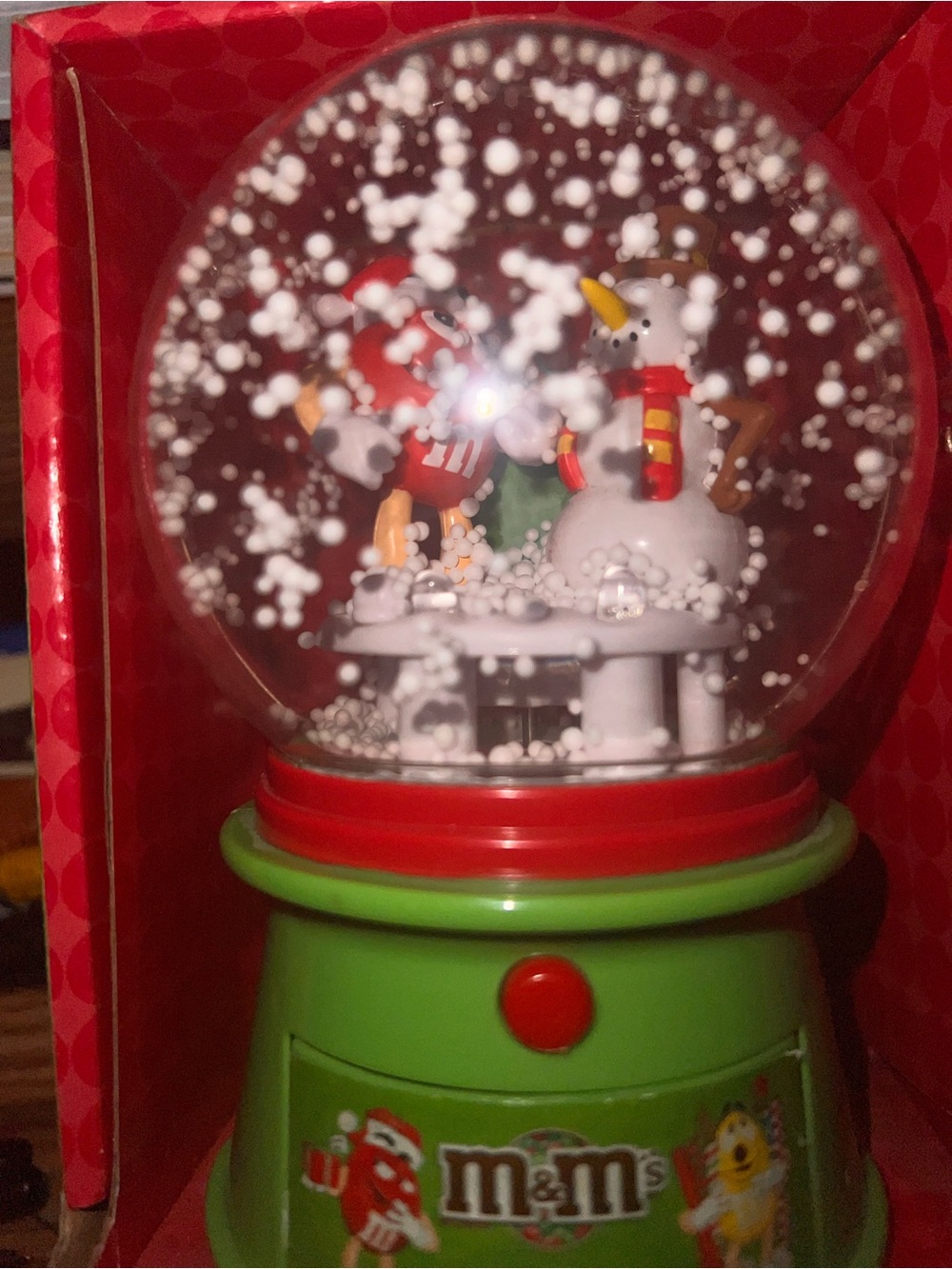 M&M’s Christmas Must c 8 light up globe